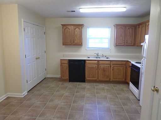 2nd image of 100 Pinnacle Ct APT 103