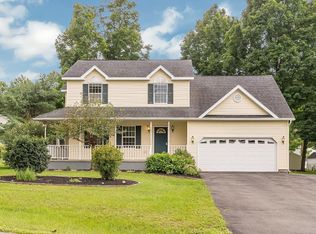 1 Crestwood Ln, Troy, NY 12180