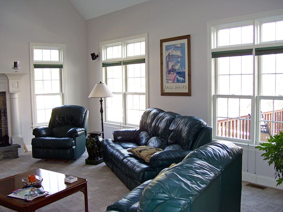 Spacious Family Room
