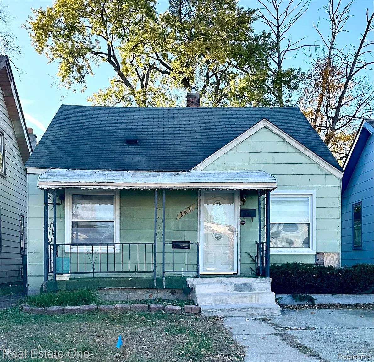 2821 Goodrich St photo 1