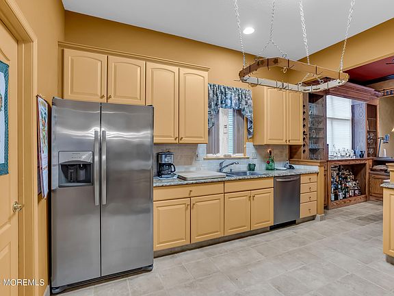 4th image of 34 Silverspring Drive