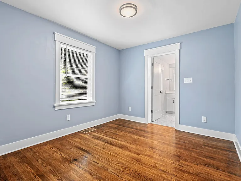 2104 Nelson St — Photo 11