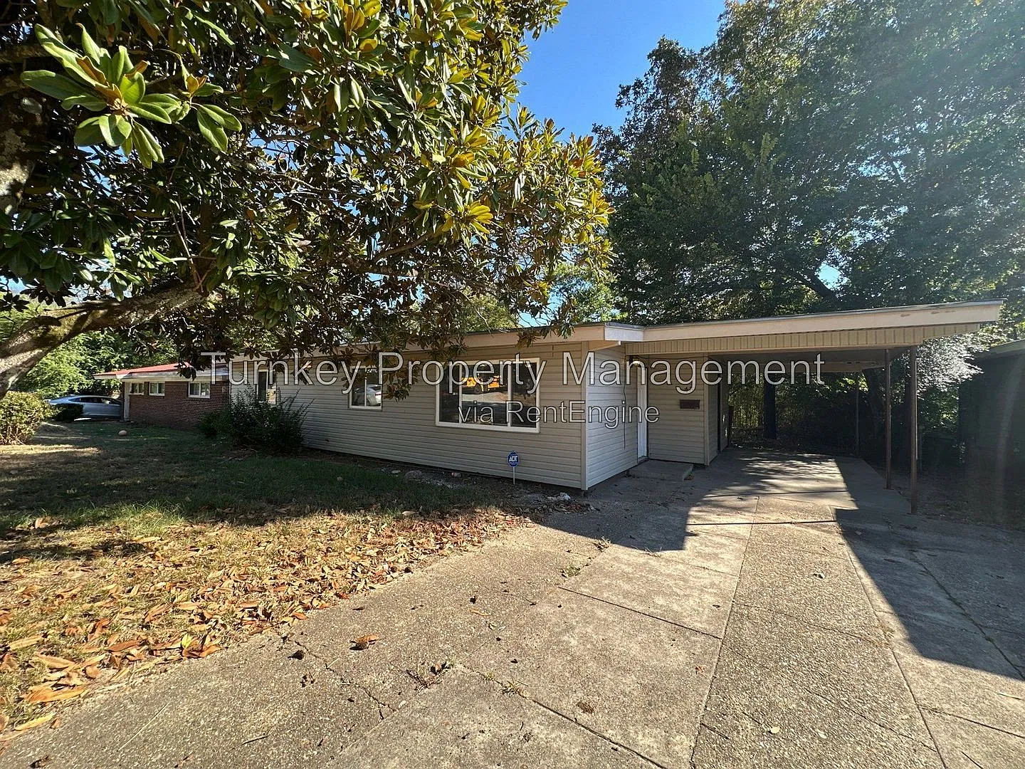 3 bed, 1.0 bath, 960 sqft, $1,055 — Photo 1