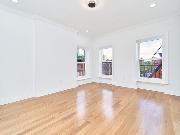 3rd image of 1 Cambridge Pl #3