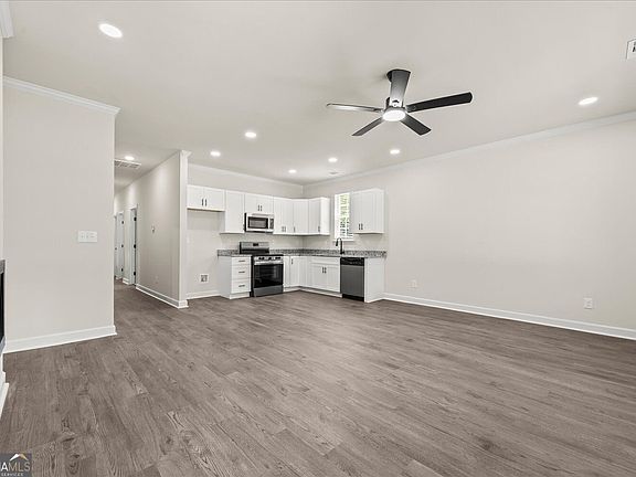 4th image of 596 O'Neal St