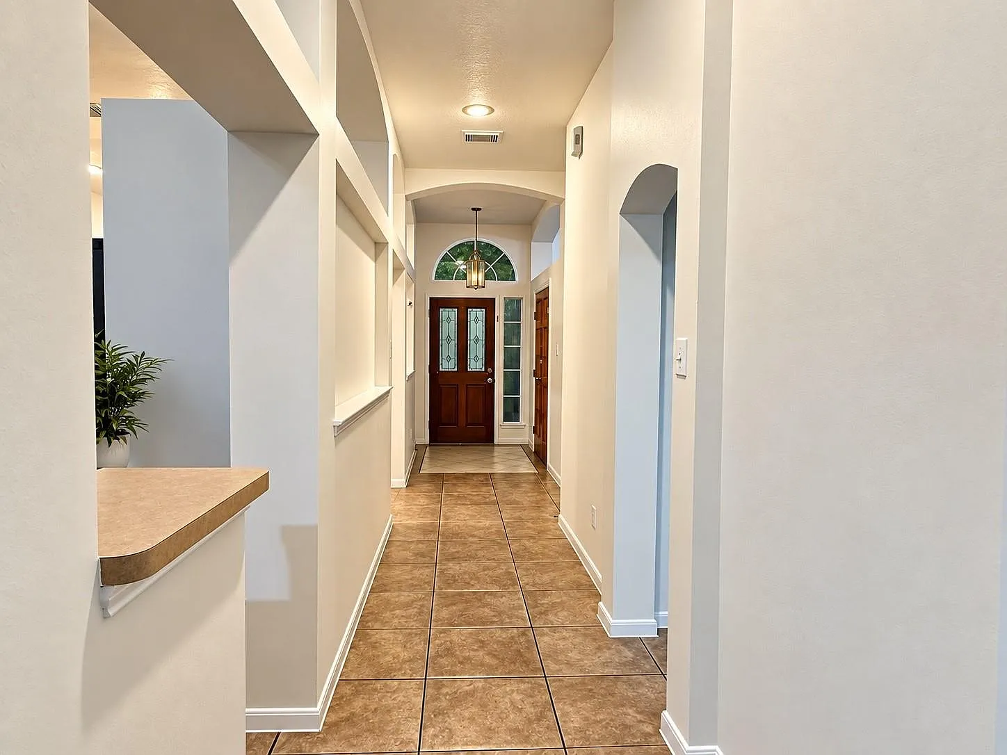 3 bed, 2.0 bath, 2005 sqft, $2,400 — Photo 3