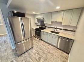 Renovated 1 Bedroom, Walk to Beach, W/D, 1 br / 1.0 ba, $2850