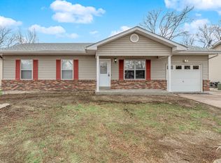 1152 Columbus Cir, Warrenton, MO 63383