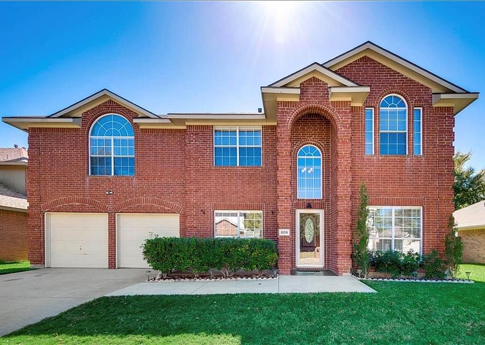 1st image of 809 Oak Hollow Ln