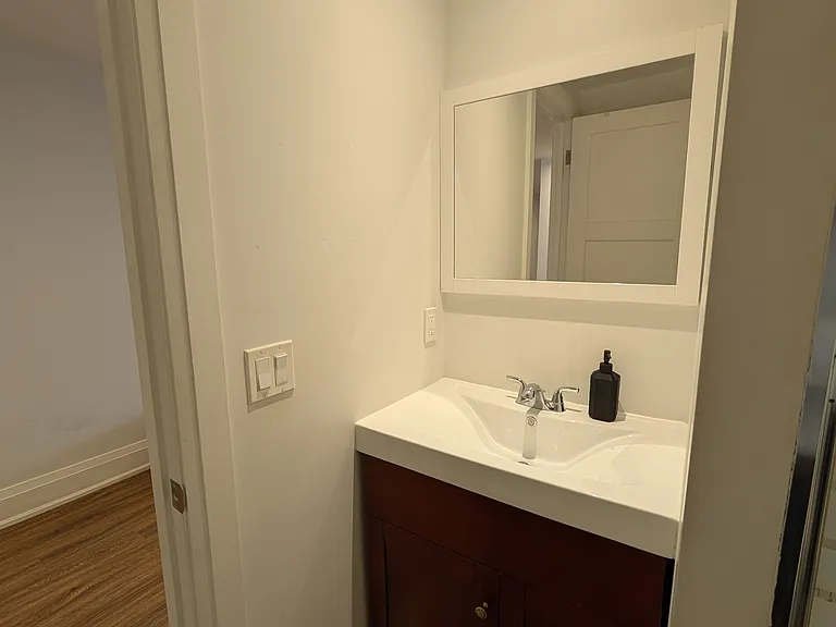 1036 Dovercourt Rd #LOWER — Photo 15