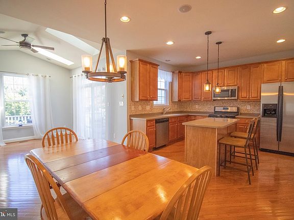 5th image of 36 Shoreham Dr