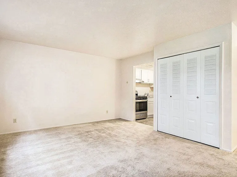 Normandy Village Apartments — Photo 32