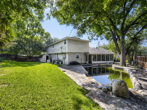 3912 Plantation Dr, Benbrook, TX 76116