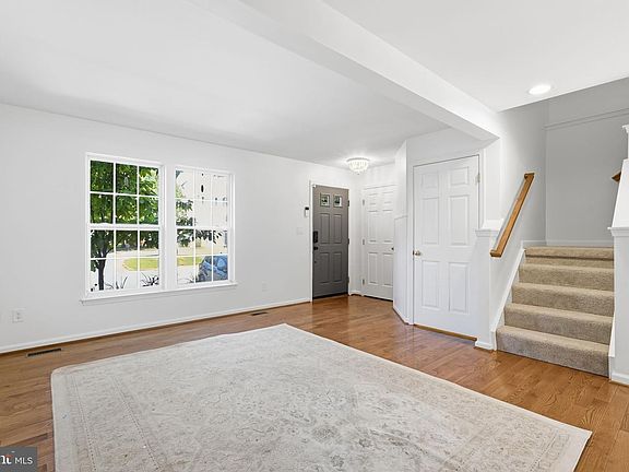 3rd image of 7053 Sauvage Ln