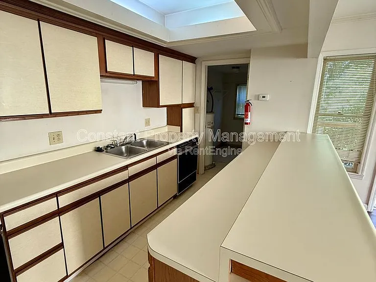 1031 Bond St #3 — Photo 5