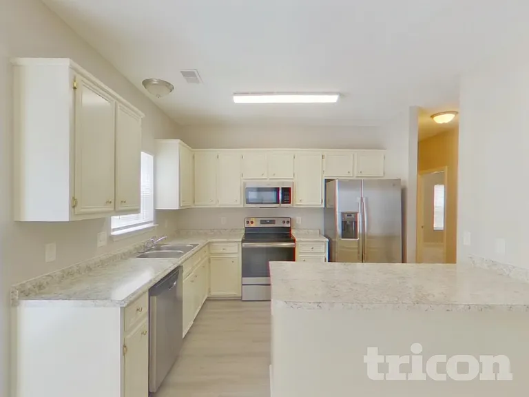 207 Lockleven Dr — Photo 5
