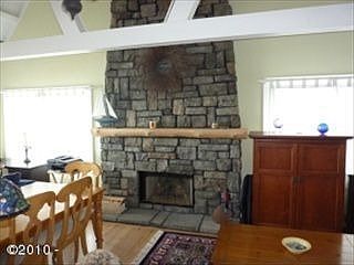 4th image of 1225 SW Coast Ave