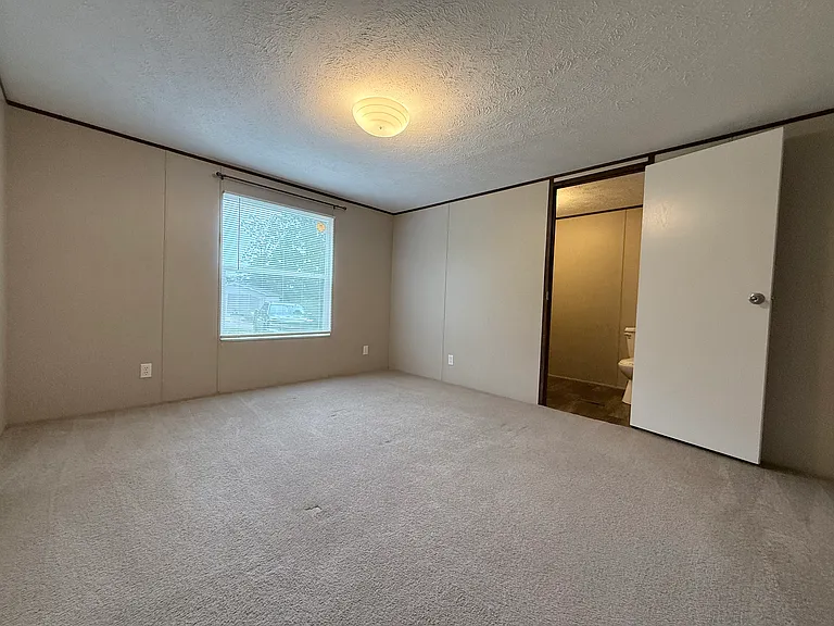 321 City Lake Dr — Photo 6