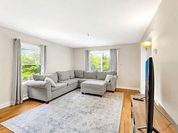 Large living room with double exposure and hardwood floors