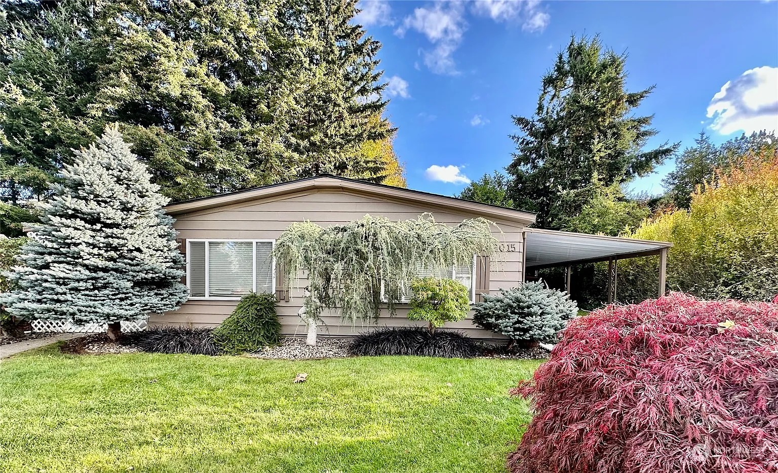 2015 Alonda Lane NE photo 1