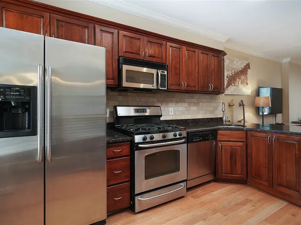 349 York Street image 3 of 13