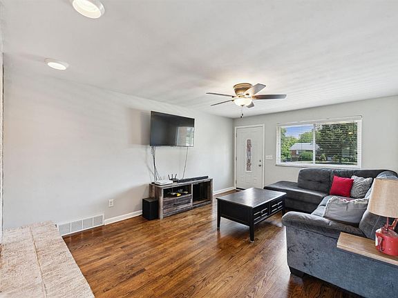 3rd image of 583 Libbejo Dr