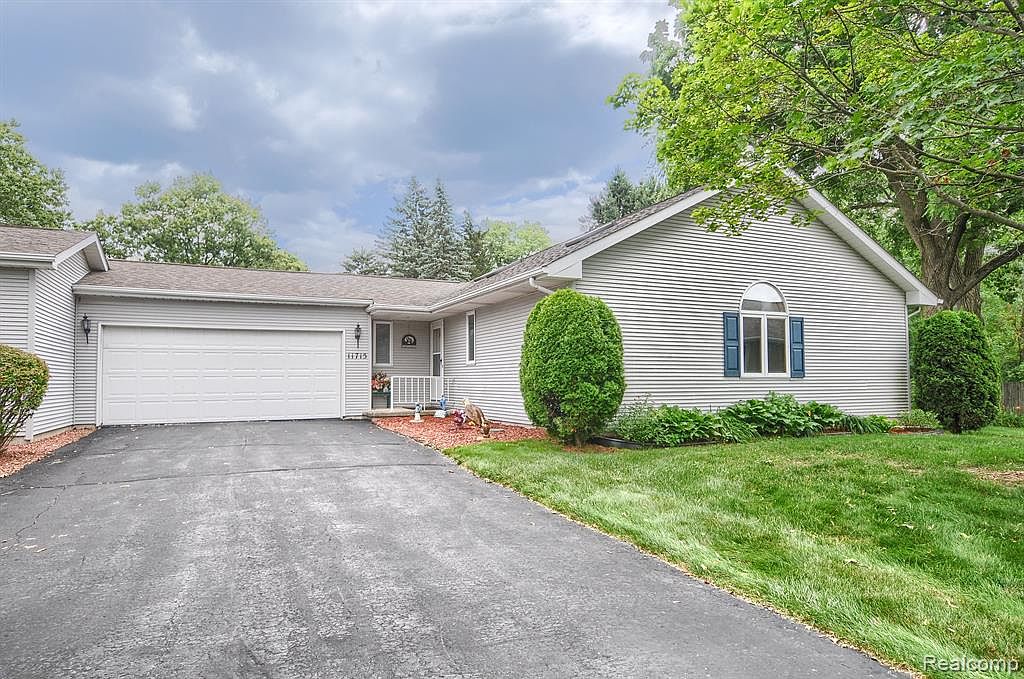 11715 Hawthorne Glen Dr, Grand Blanc, MI 48439 Zillow