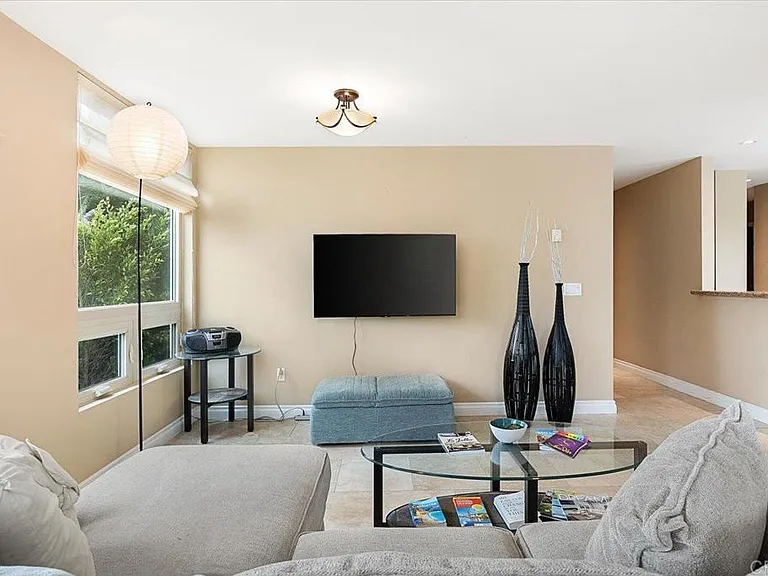 935 Genter St #207 — Photo 2