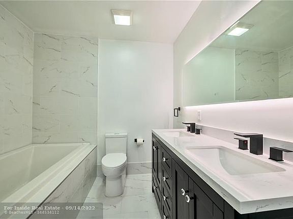 5th image of 11741 NW 36th Pl