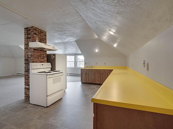 4th image of 21 Summit Ave Floor 3