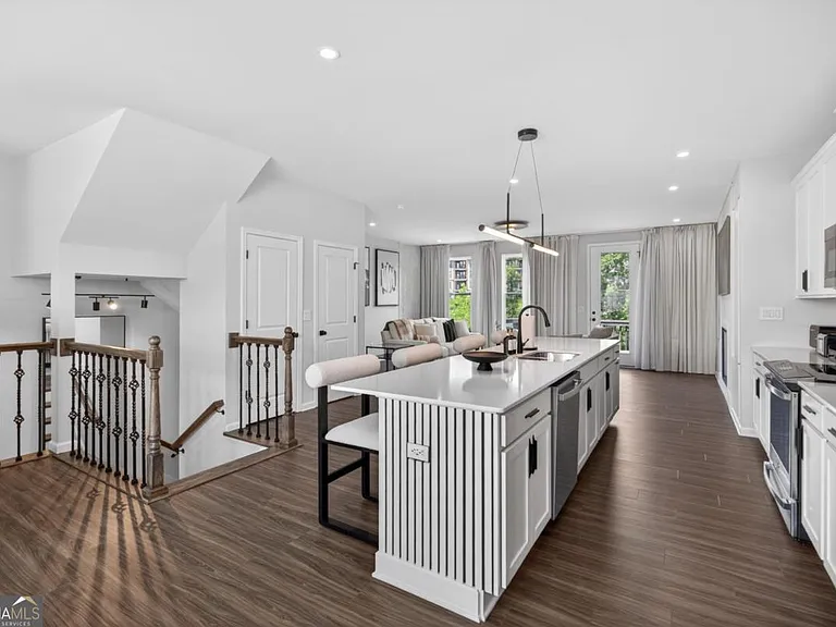 1445 Creekside Cir — Photo 11