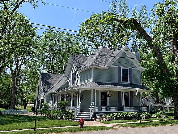 3rd image of 107 N Lapeer St