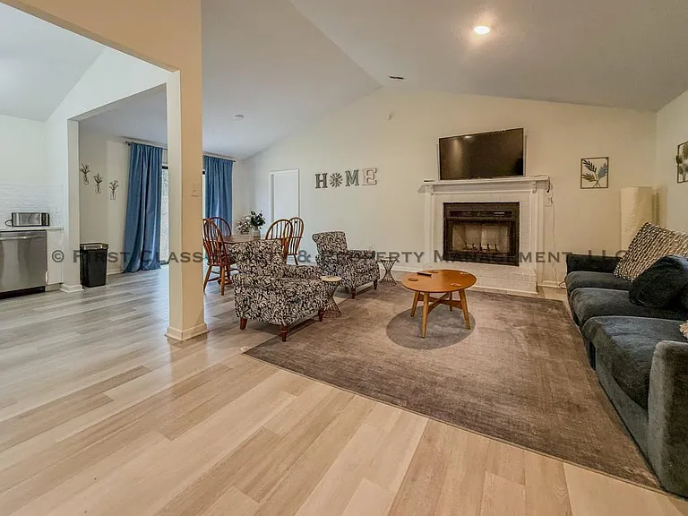 5819 Woodrock Ct — Photo 4
