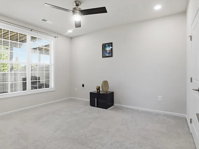 23755 Hopewell Manor Ter — Photo 24