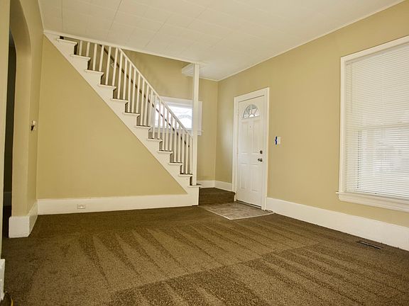 3rd image of 1534 Cole Ave NE