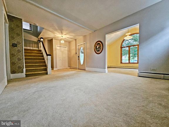 3rd image of 211 Logan Blvd