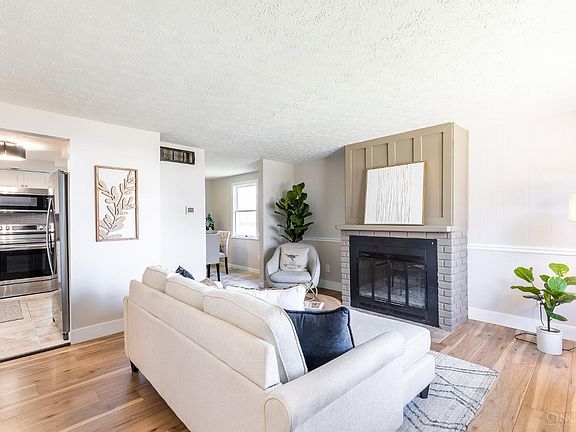 3rd image of 2909 Glenaire Dr