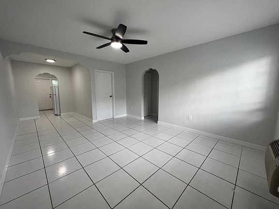 2nd image of 7829 Carlyle Ave Unit 5-7829-5