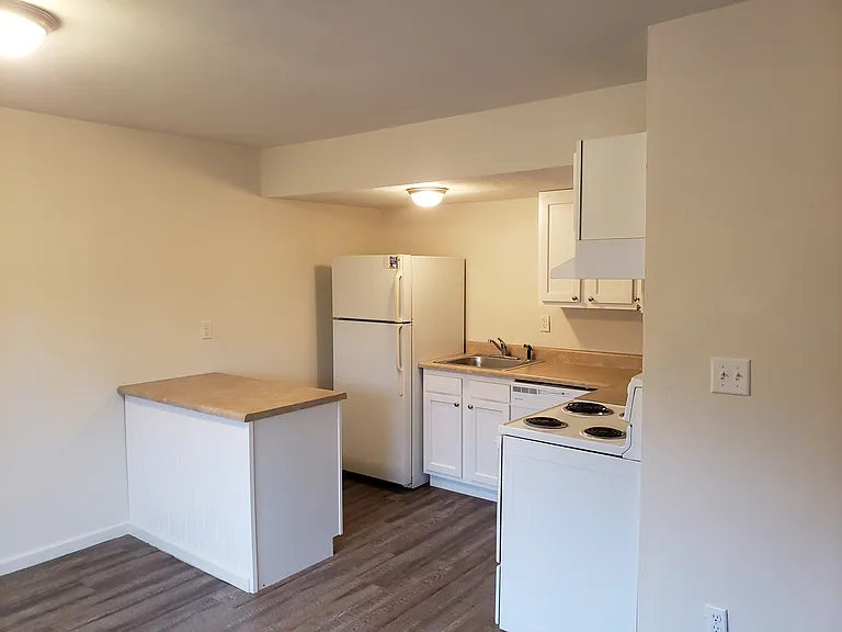 Hampshire Estates Apartments and Self Storage — Photo 70