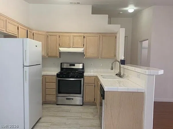 2 bed, 2.0 bath, 1049 sqft, $1,200 — Photo 4