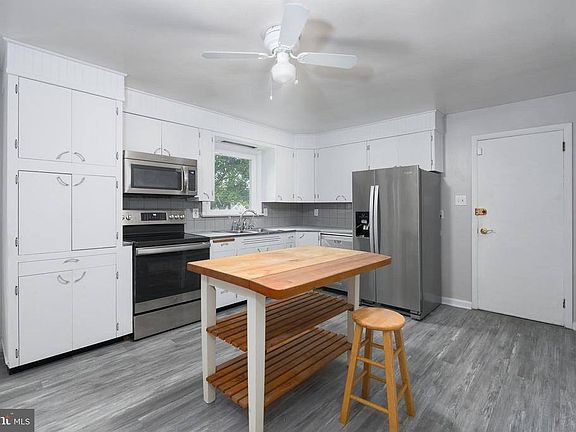 4th image of 816 W 1st Ave