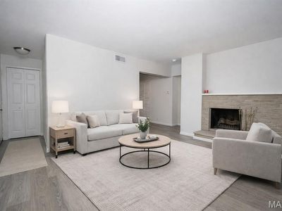 648 Coeur De Royale Dr APT B, Saint Louis, MO, 63141