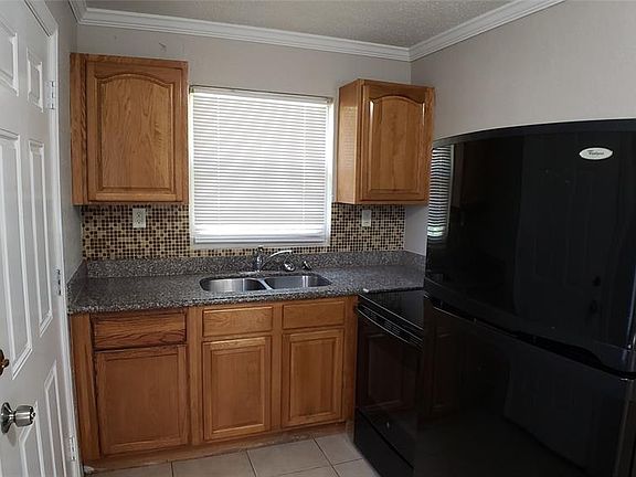 4th image of 1013 Vine Ave