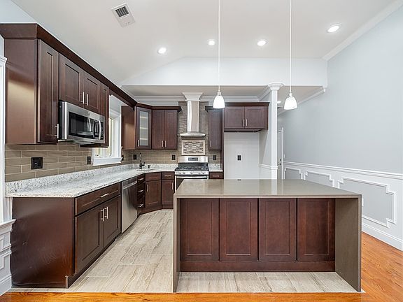 4th image of 72 Charles St #2