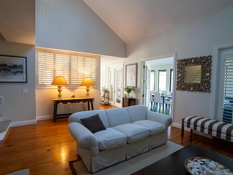 376 Leatherfern Ln — Photo 20