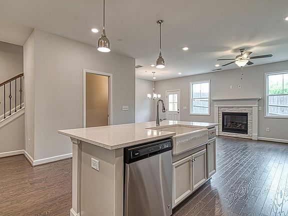 4th image of 319 Niles Ct #28
