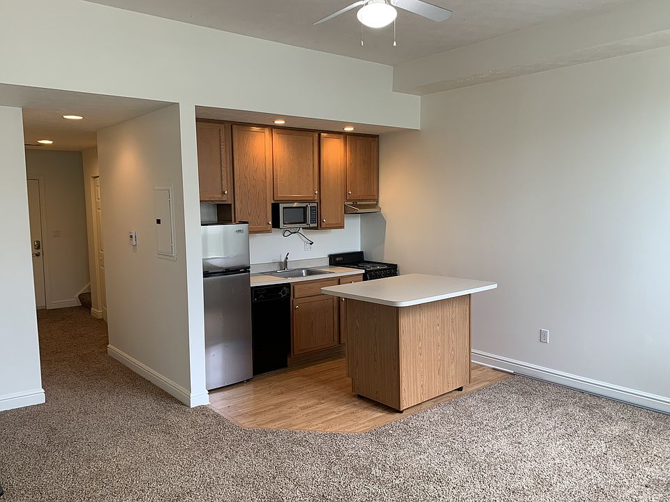 Kitchen & Dining Area