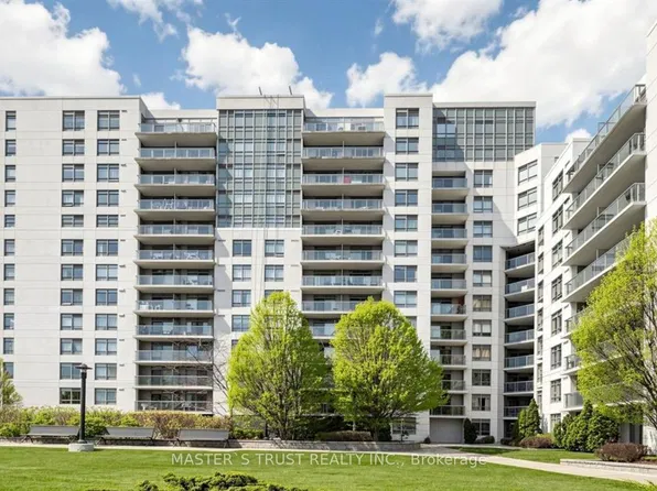 812 Lansdowne Ave #302, Toronto, ON M6H 4K5