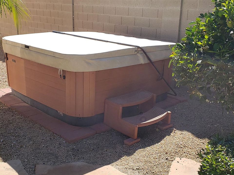 1st image of 632 W Honeysuckle Dr