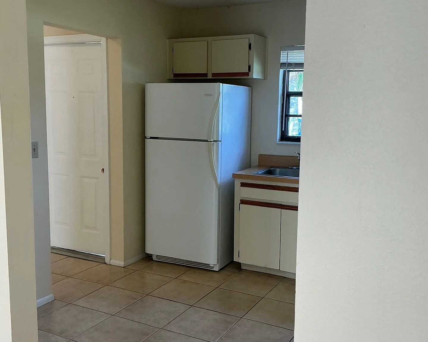 2 bed, 1.0 bath, 901 sqft, $1,700 — Photo 3